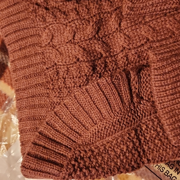 Cable Knit Sweater - Picture 6 of 7